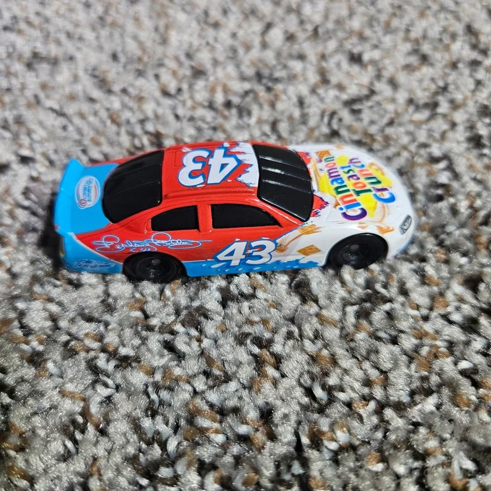 NASCAR #43 Cinnamon Toast Crunch Diecast Car 1:64 Scale General‎ Mills 2008
